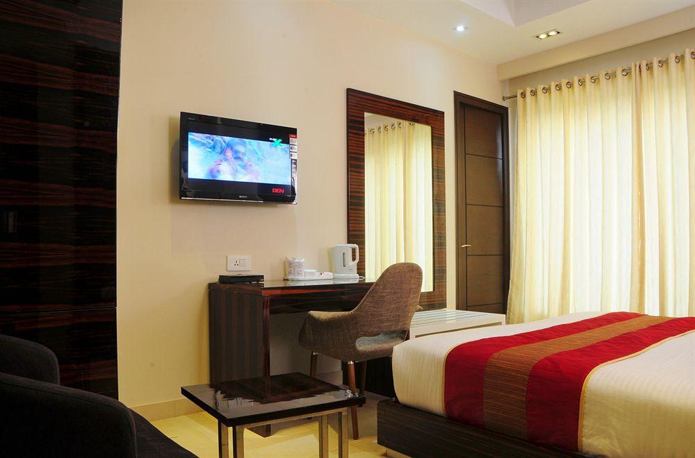 Hotel Gulnar New Delhi Eksteriør bilde