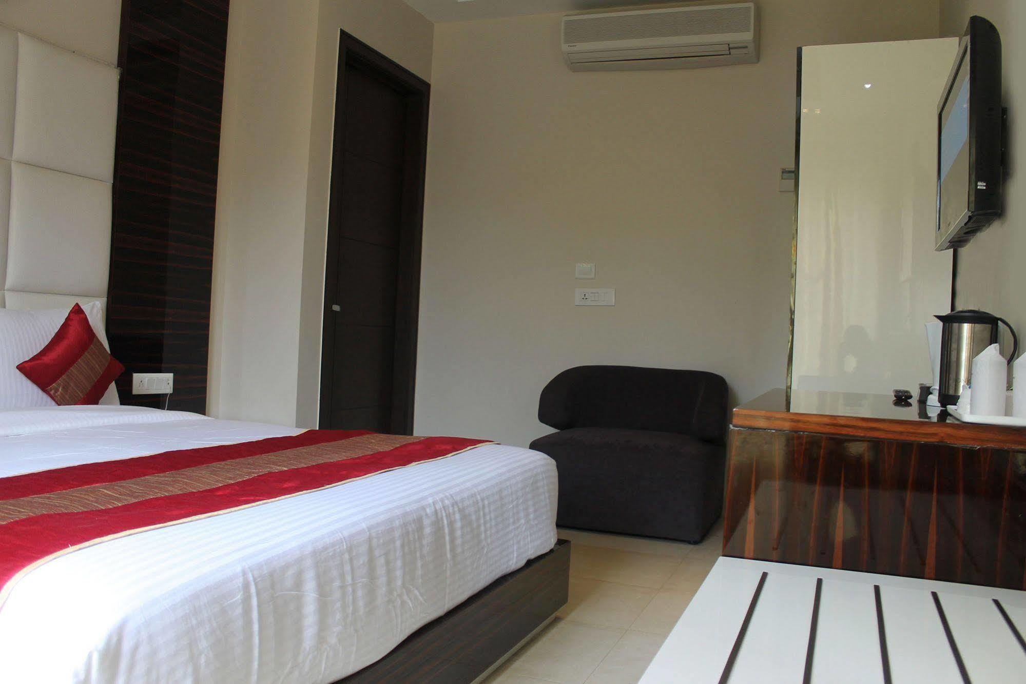 Hotel Gulnar New Delhi Eksteriør bilde