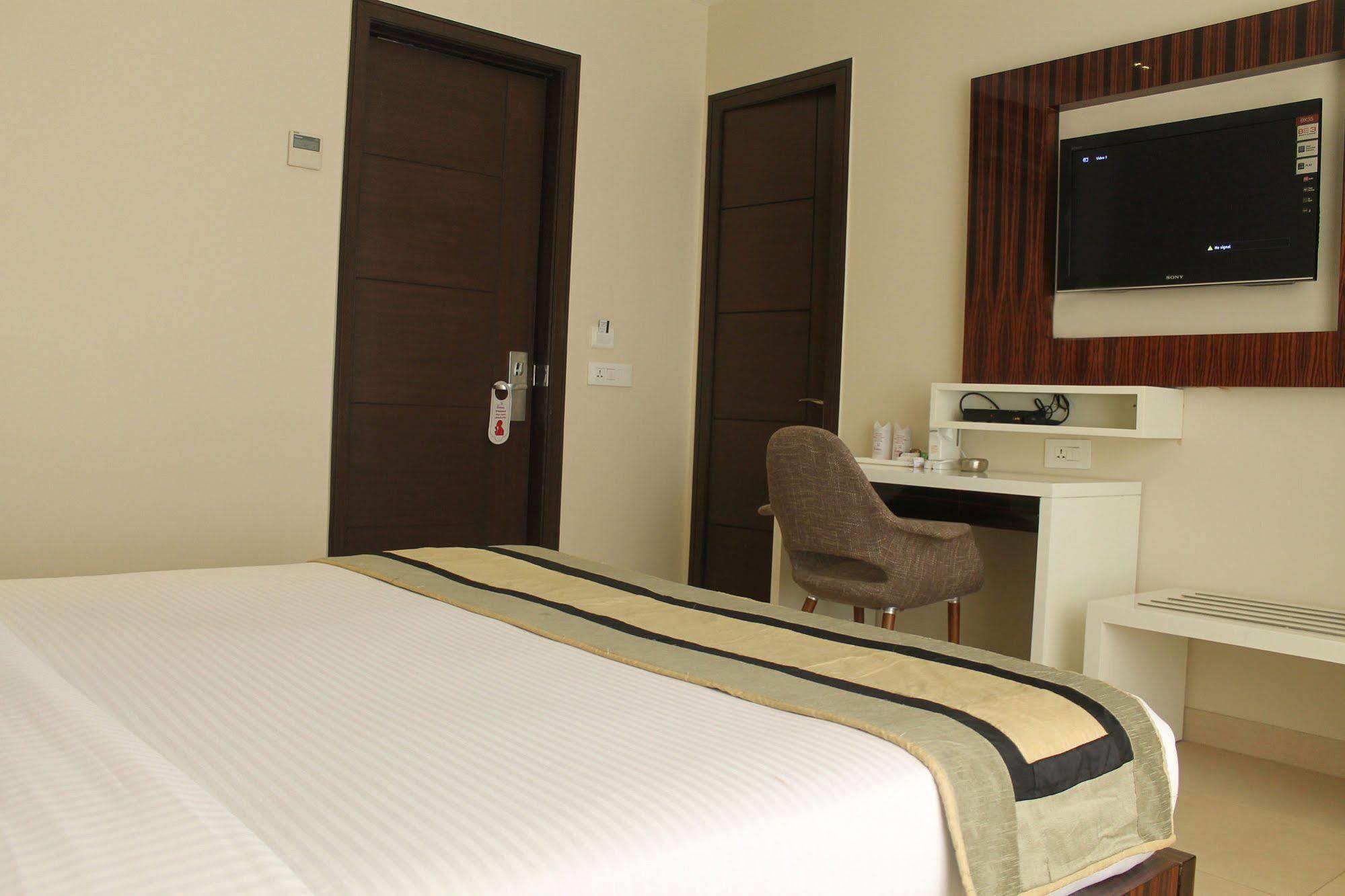 Hotel Gulnar New Delhi Eksteriør bilde