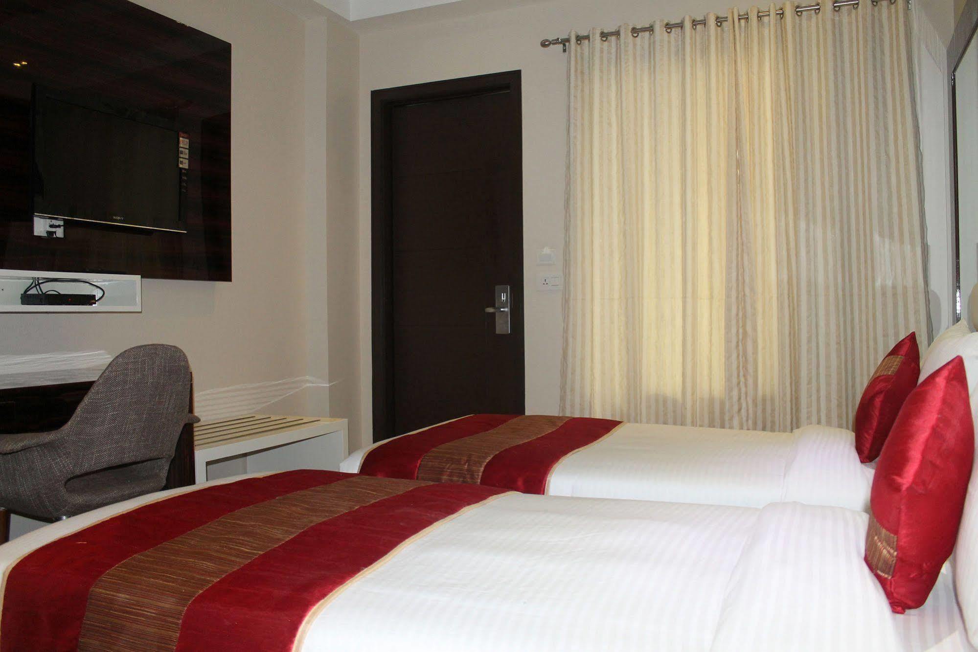 Hotel Gulnar New Delhi Eksteriør bilde