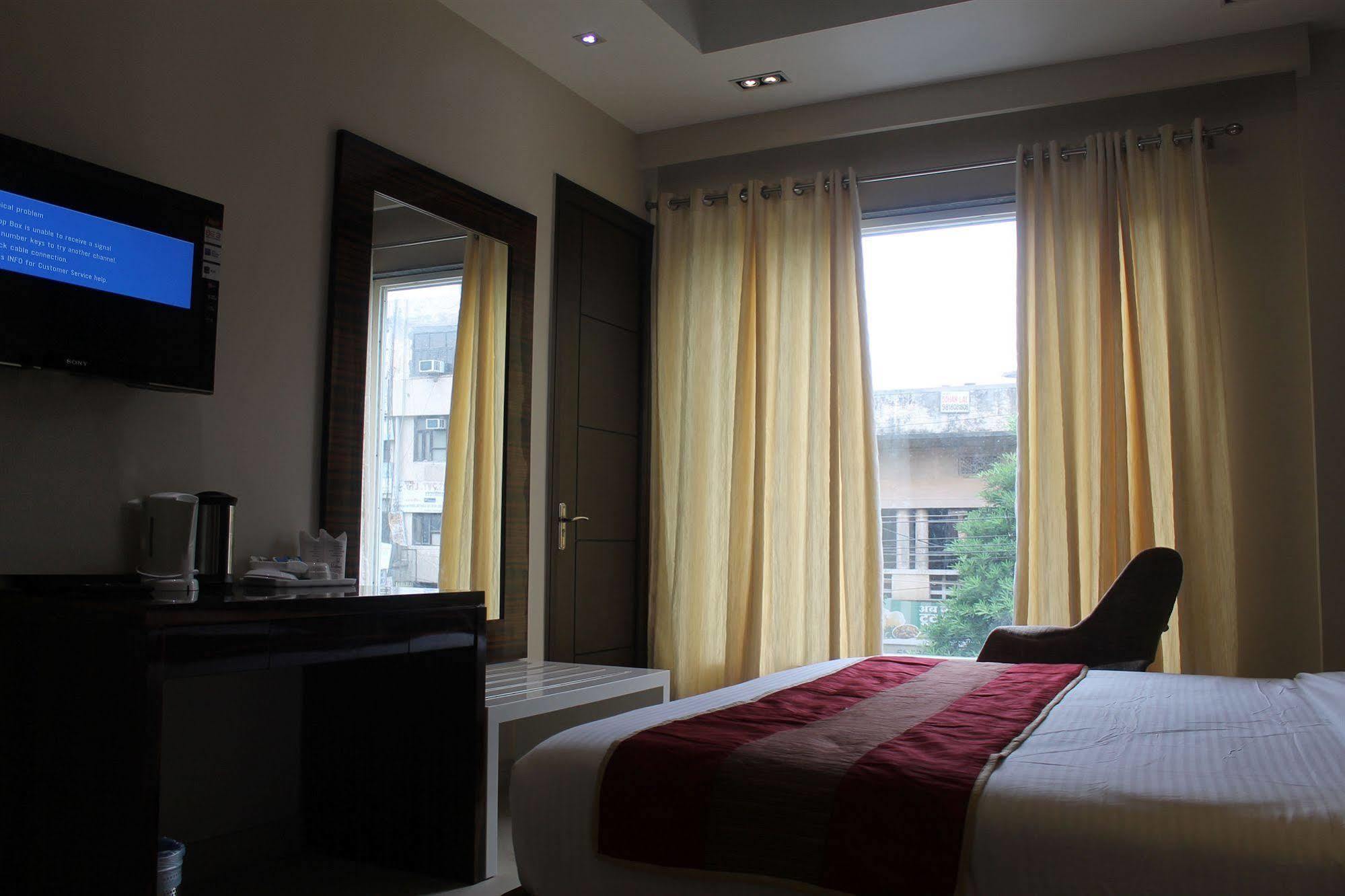 Hotel Gulnar New Delhi Eksteriør bilde
