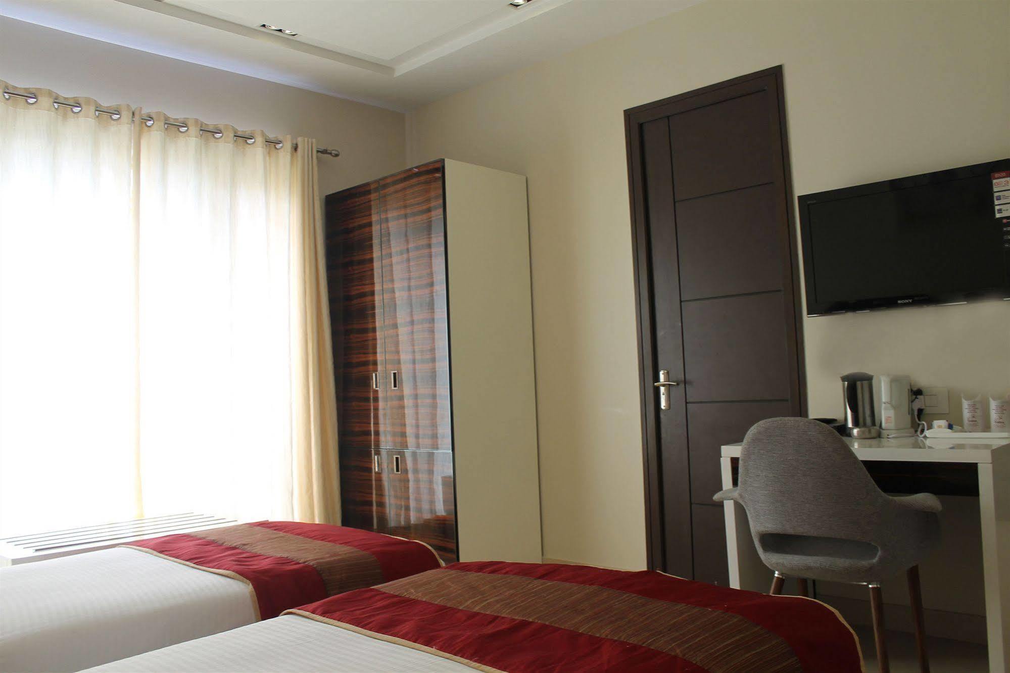 Hotel Gulnar New Delhi Eksteriør bilde