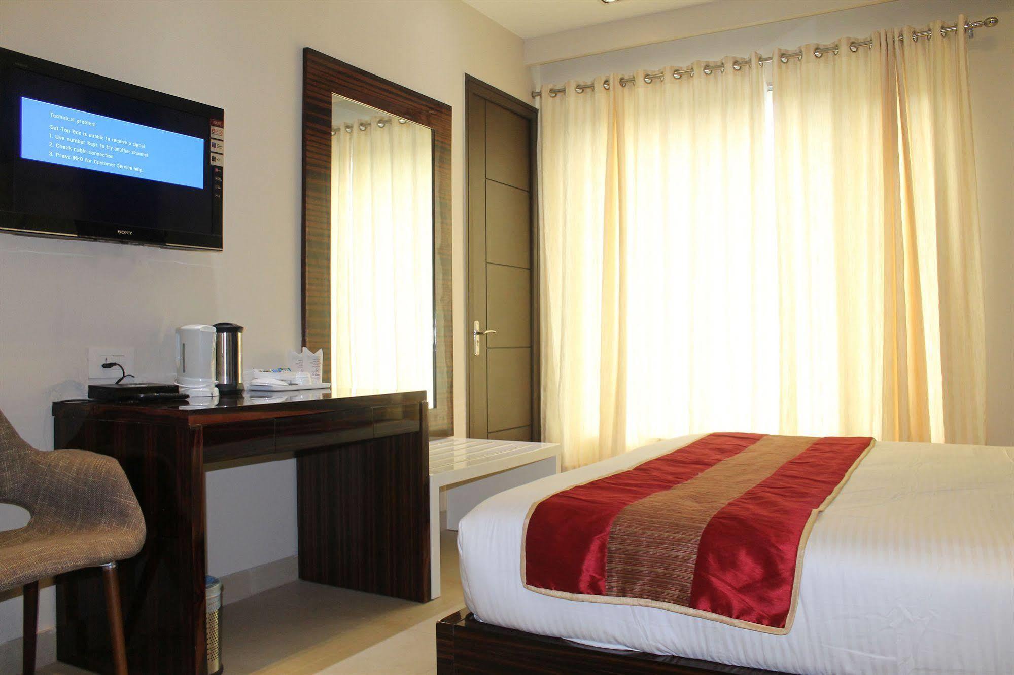 Hotel Gulnar New Delhi Eksteriør bilde