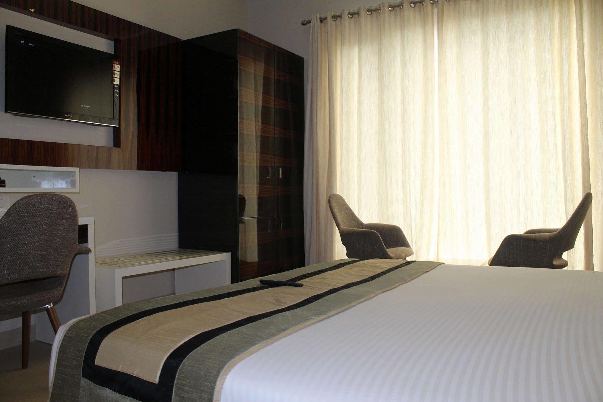 Hotel Gulnar New Delhi Eksteriør bilde