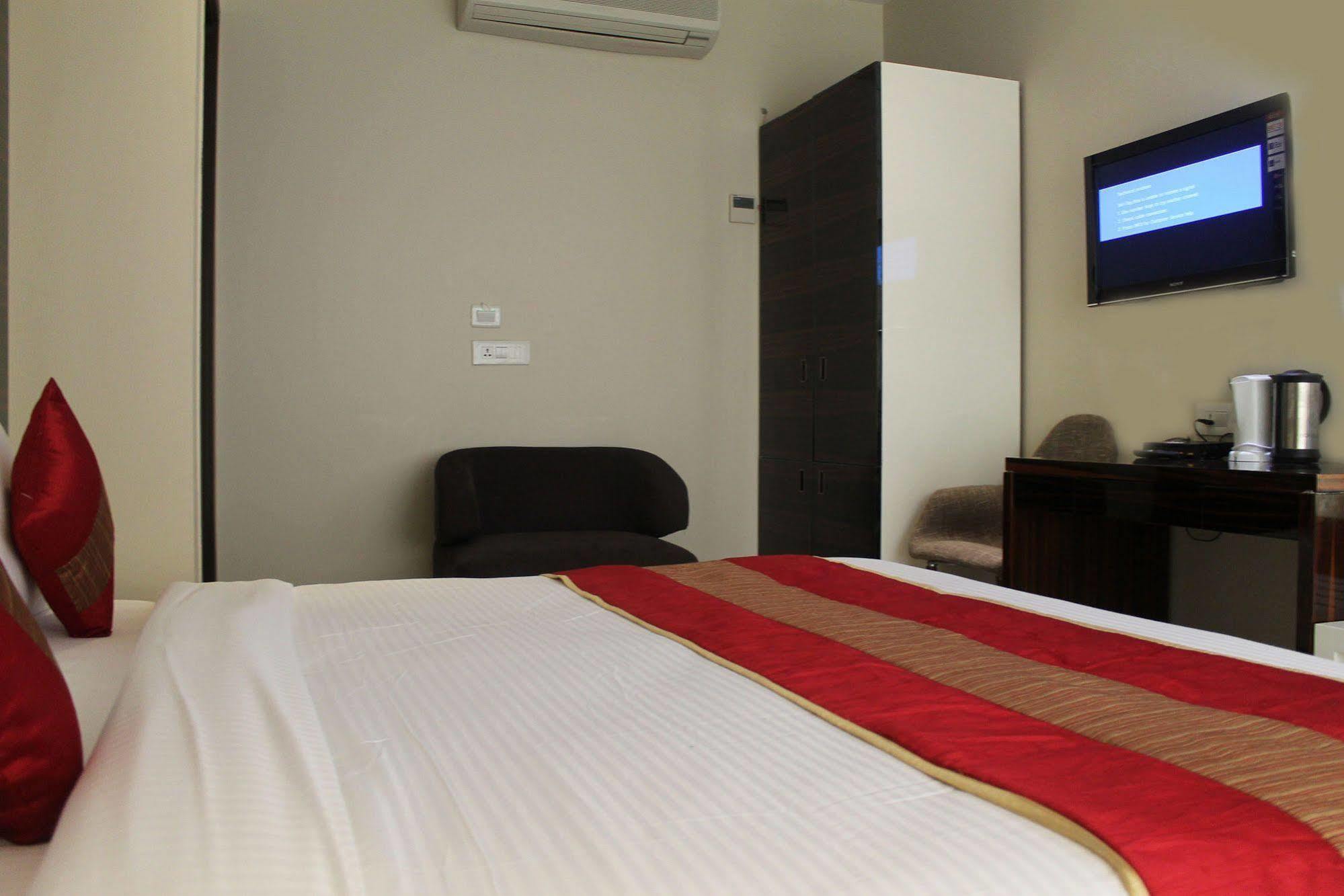 Hotel Gulnar New Delhi Eksteriør bilde